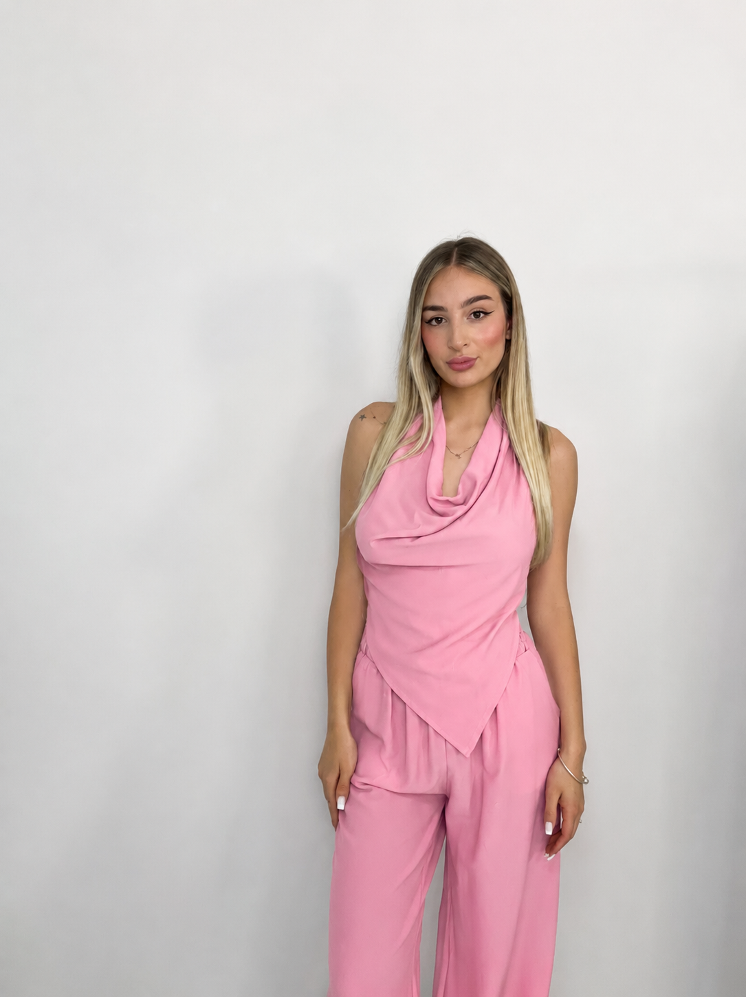 Set Nicole